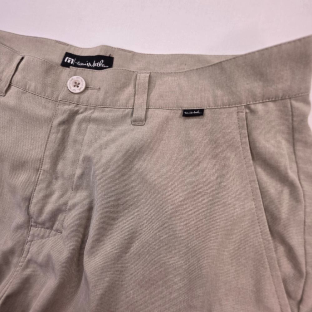 TravisMathew Mens Golf Shorts Tan Khaki Performance Stretch Size 33